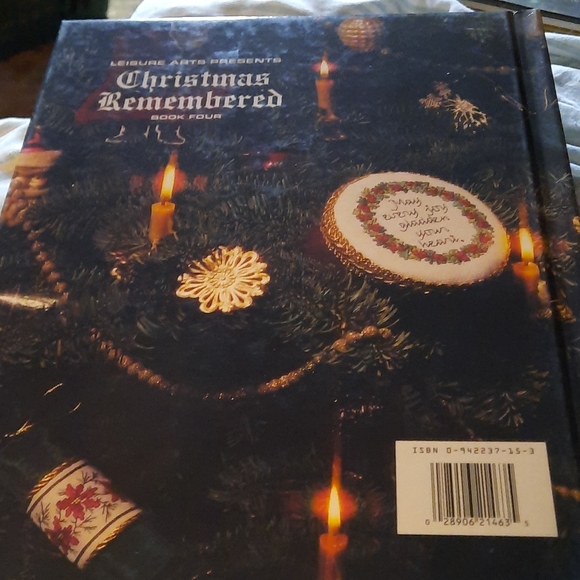 O CHRISTMAS TREE HARDBACK  BOOK. - Picture 3 of 16